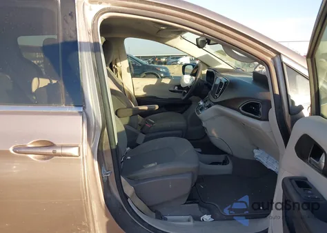 2017 Chrysler Pacifica Touring z USA, uszkodzony, nr VIN 2C4RC1DG6HR570632